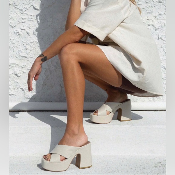 Dolce Vita Square Toe Chunky Heels - Picture 1 of 8